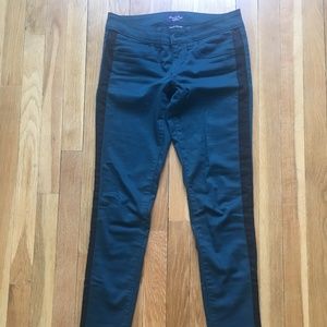 ‼️SOLD ✅ American Eagle Jeggings with a side band